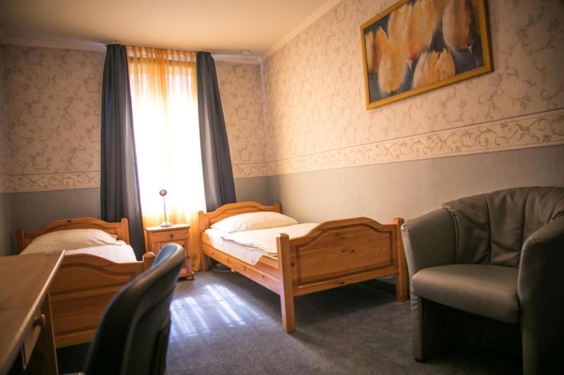 Hotel Am Rathaus Menden Esterno foto